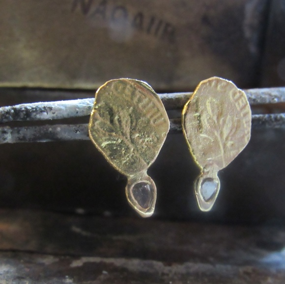 Gold diamonds earrings. - Picture 7 of 10